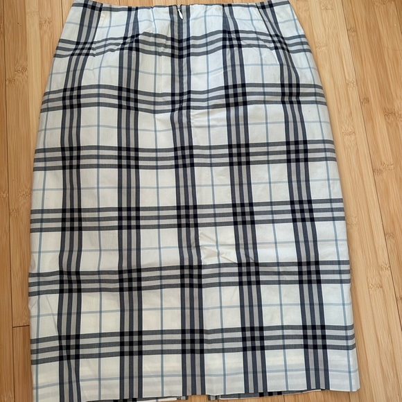 Burberry skirt - Picture 1 of 4